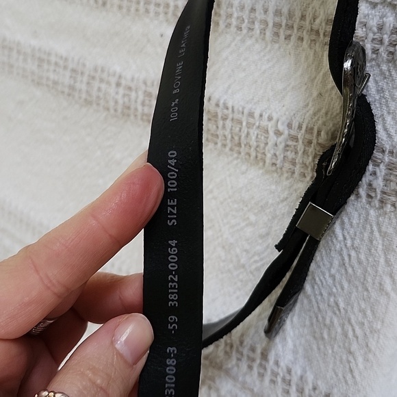 Levis double buckle genuine leather black belt, steer floral silver metal buckle - Picture 7 of 10